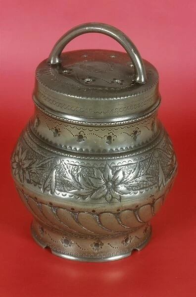 Pewter leeches container, 19th century C017  /  3579