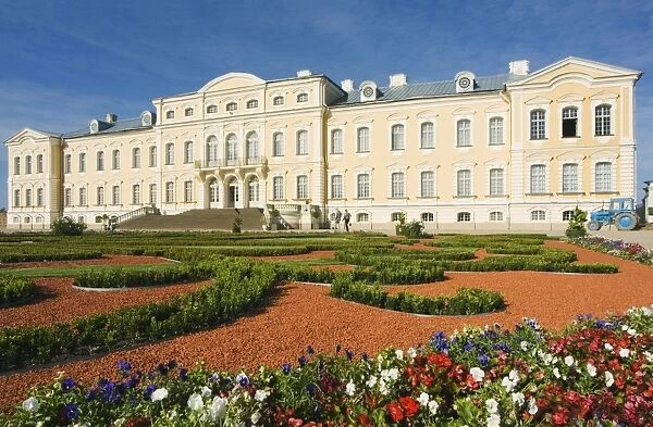 Formal gardens and Baroque style Rundales Palace (Rundales Pils)