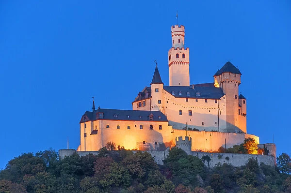 Marksburg Castle at dusk, UNESCO World Heritage site, Braubach, Rhein-Lahn-Kreis, Rhineland-Palatinate, Germany