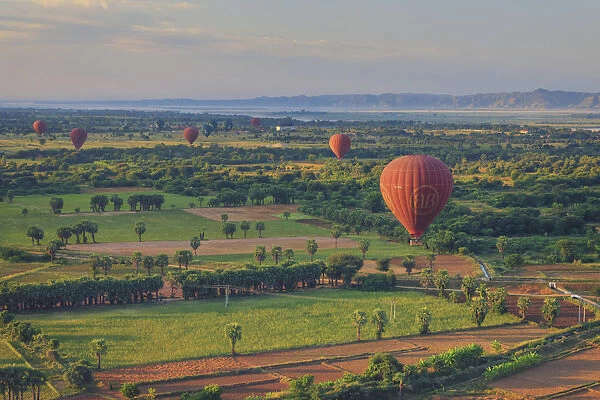 Myanmar (Burma), Temples of Bagan (Unesco world Heritage Site), Baloon flying over