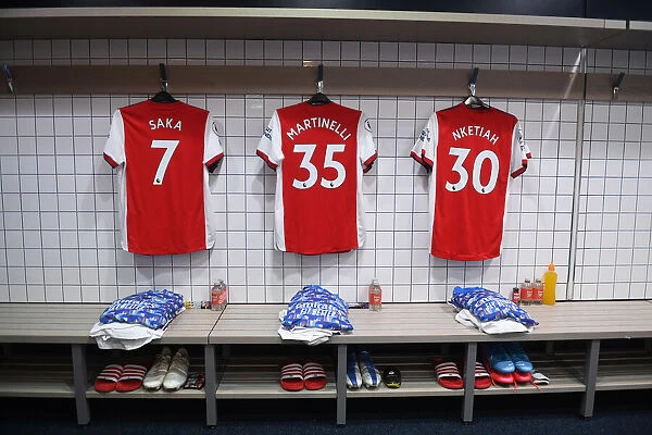 Arsenal Changing Room: Bukayo Saka, Gabriel Martinelli, and Eddie Nketiah's Shirts Before Tottenham Match, 2021-22 Premier League