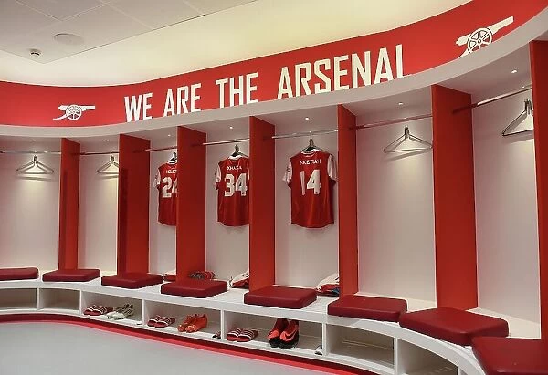Arsenal Changing Room: Nelson, Xhaka, Nketiah Prepare for Arsenal vs Juventus (2022-23)