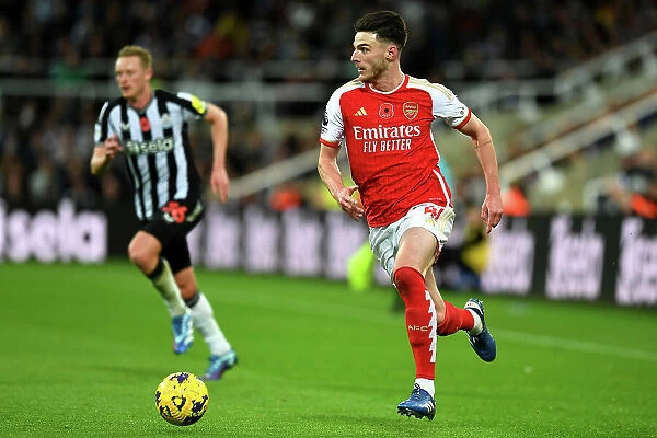 Arsenal's Declan Rice Surges Forward in Newcastle United Clash (Newcastle United vs Arsenal, Premier League 2023-24)