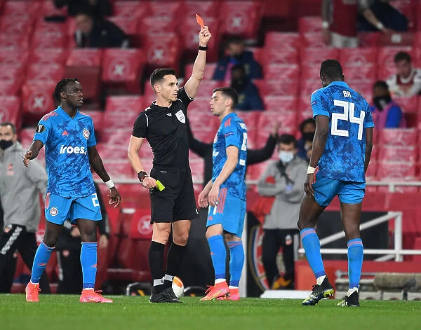 Arsenal's Europa League Clash with Olympiacos Marred by Red Cards: Del Cerro Grande Dishes Out Punishments Amid Empty Emirates Stadium