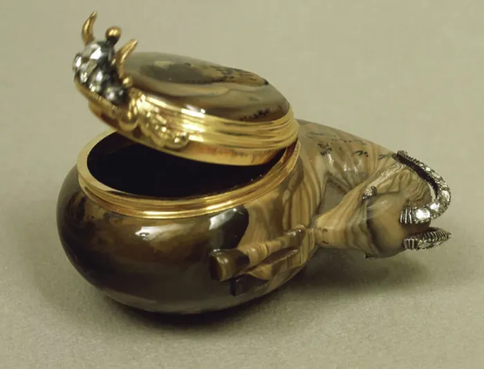Framed Print : Agate snuffbox in shape of ram's head, with gold mount and set with rose-cut diamonds. Dresden, around 1760
