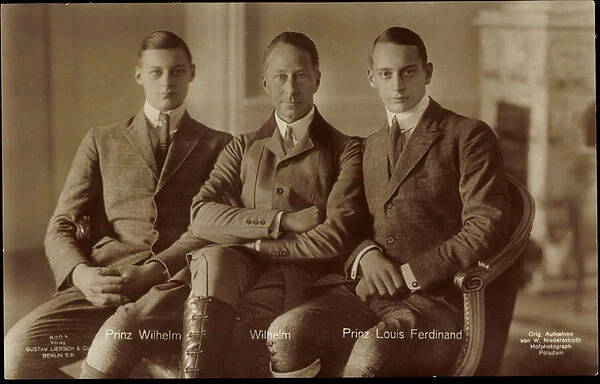 Ak Crown Prince William of Prussia with his sons, Liersch (b  /  w photo)