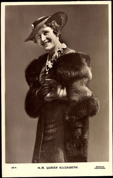 Ak H. M. Queen Elizabeth, Queen Mum, Great Britain, Fur Coat (b  /  w photo)