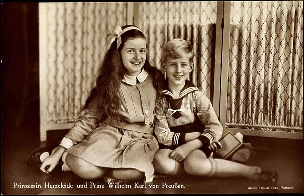 Ak Princess Herzeleide and Prince William Charles of Prussia (b  /  w photo)