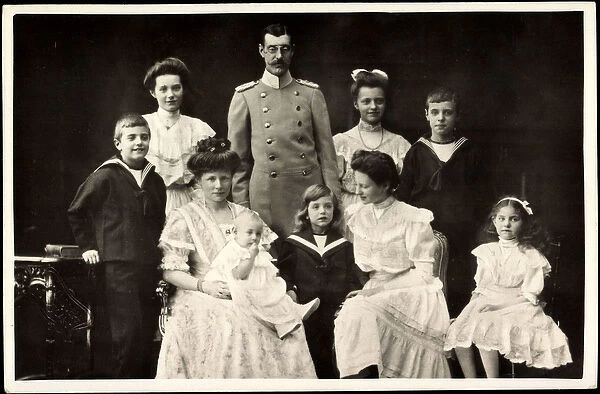 Ak Wilhelm Karl von Urach, Amalia Maria Duchess in Bavaria, Children (b  /  w photo)