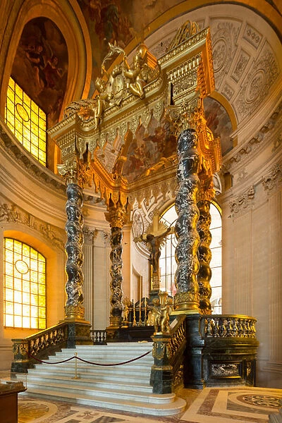 The altar of the dome of the Invalides (1670), Paris (photograph)