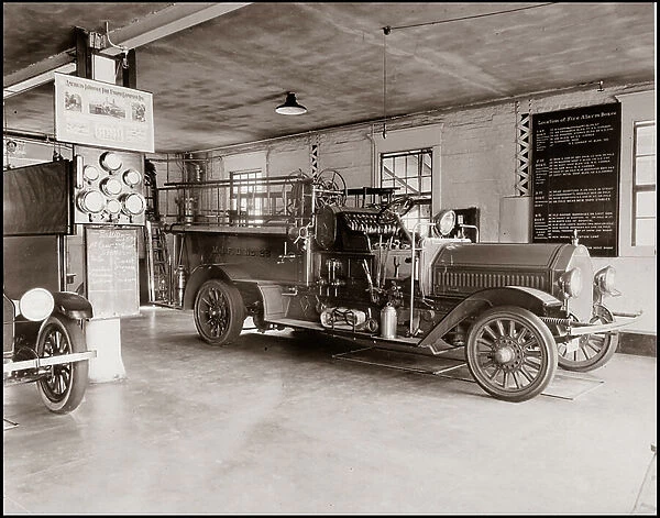 American fire brigade vehicle. 1919 (photo)