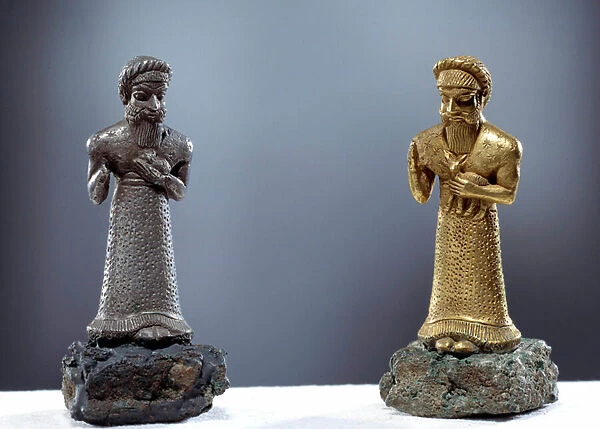 Ancient Oriental Art: statuettes of bearers of offering