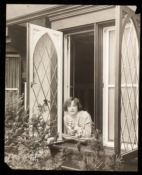 Anne Murdock at Home, c. 1915 (silver gelatin print)