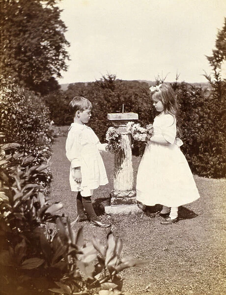 Anne and Oliver Messel (b  /  w photo)