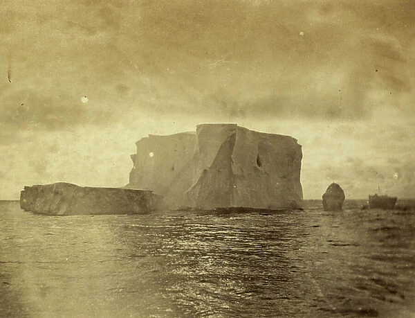 Antarctic Icebergs. Scientific discovery expedition of HMS Challenger (1858) 1872-76, album of Assistant Paymaster John Hynes, 1873-75 (b / w photo)