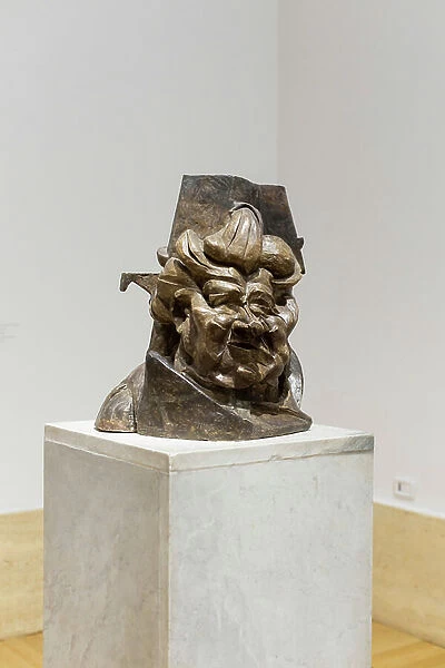 Antigrazioso, 1912-13, Umberto Boccioni (patinated gesso)