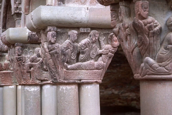 Arcade captial depicting the Raising of Lazarus (photo)