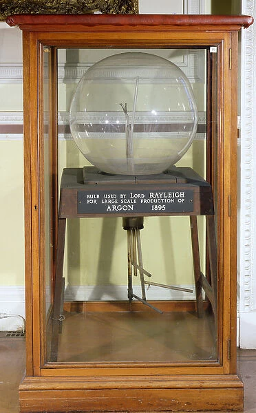 Argon bulb used by Lord Rayleigh (1842-1919) 1895 (photo)