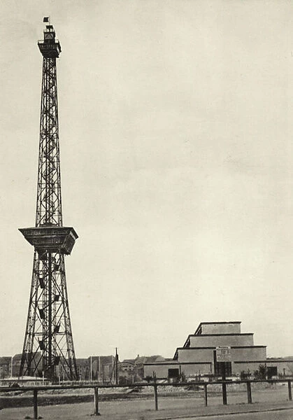 Berlin: Funkturm und Funkhalle; Broadcasting Station (b  /  w photo)