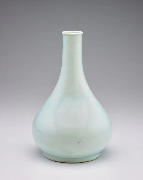 Bottle, late 18th-19th century (porcelain with transparent, pale blue glaze)