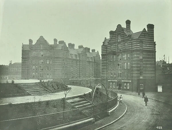 Boundary Estate: Arnold Circus, 1907 (b  /  w photo)