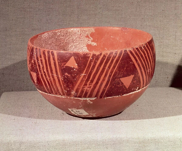 Bowl with triangular pattern, from Banpu, Jiangsu, 5th-4th millennium BC (clay)