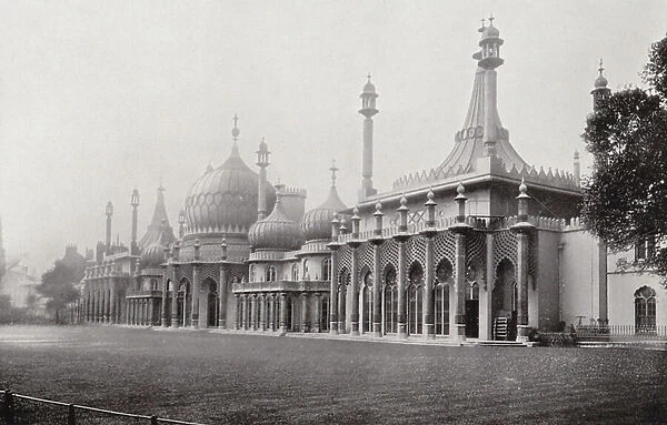 Brighton: The Royal Pavilion (b / w photo)