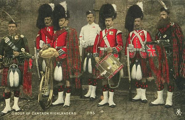 British Army soldiers of the Queens Own Cameron Highlanders (coloured photo)
