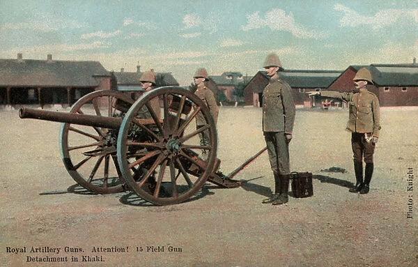British soldiers of the Royal Artillery with a 15 Field Gun (photo)