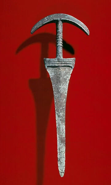 Bronze Age: bronze dagger. Saint-Germain-en-Laye, National Archeology Museum
