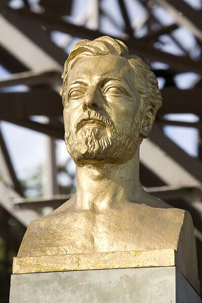 Bust of Gustave Eiffel (1832-1923), engineer, French industrialist, Designer of the Machine Gallery, Garabit viaduct, the Eiffel Tower. Sculpture by Antoine Bourdelle (1861-1929). Photography, KIM Youngtae  /  Leemage