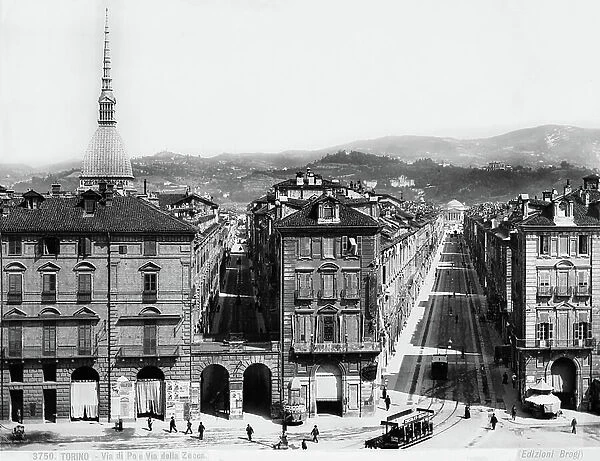 Busy view of Via di Po and Via della Zecca, Turin. On the left is the Antonellian mass. 1890 c. (b / w photo)