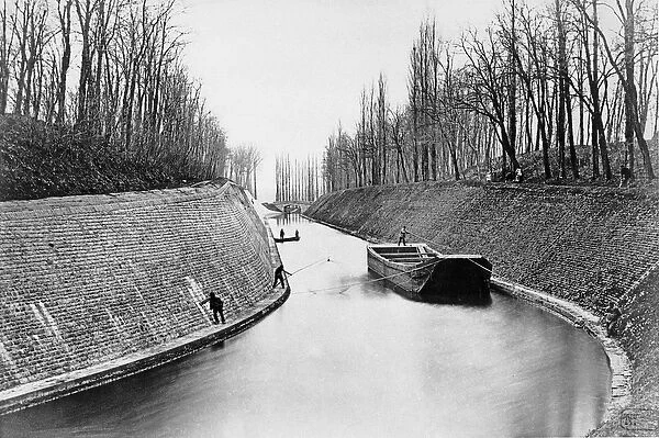 The Canal du Centre at Genelard (b  /  w photo)