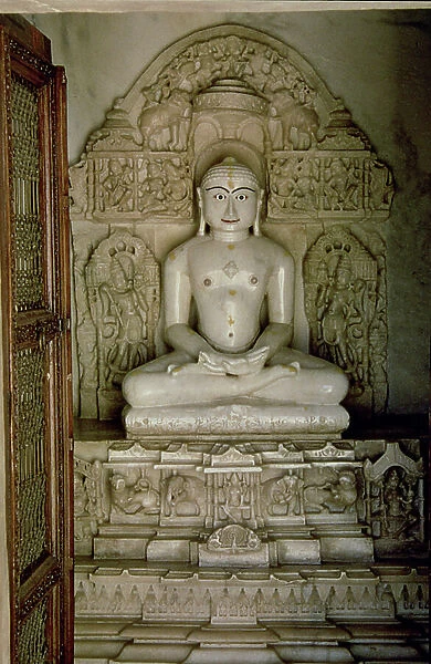 Carved statue of Mahavira from the Vimala Sha Temple (photo)