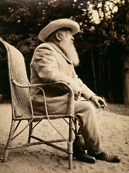 Claude Monet (1840-1926) in the garden of Giverny, 1915 (1840-1926) (b  /  w photo)