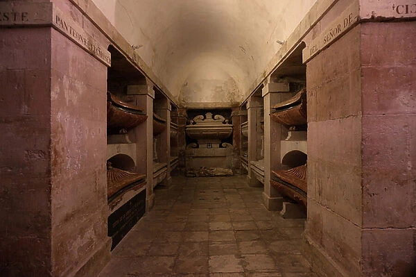 Collegiate church. Interior. The crypt / pantheon (Cripta-Panteon de los Duques de Pastrana y del Infantado). Before 1626