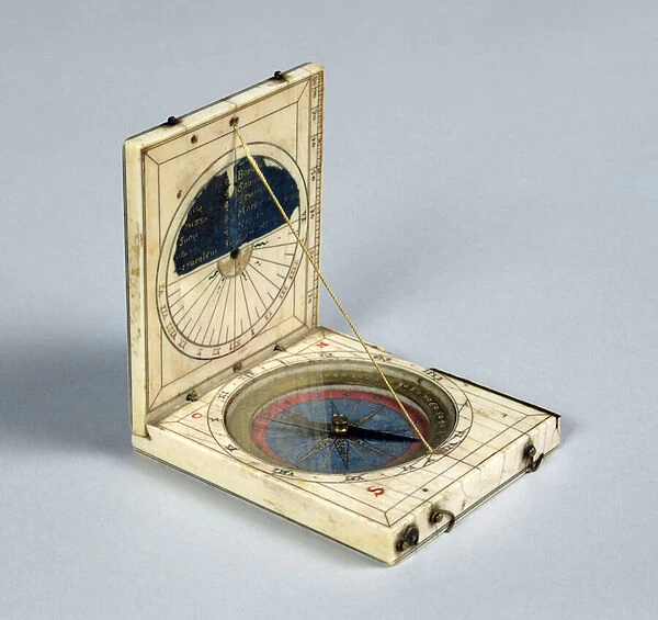 Compass and sundial, made in Dieppe (ivory)