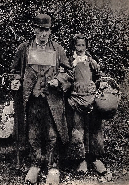 Couple of Breton beggars. Photography, late 19th century, Paris. Coll. Selva