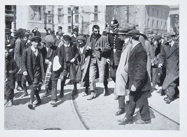 Crowded street during the revolt, from An Illustrated Record of the Sinn Fein Revolt
