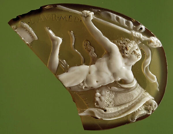 Dancing satyr. Agathe and onyx cameo, 1st century BC. 3,6x2,8cm. No. 41, Inv. 25873. Museo Nazionale Archeologico, Napoli (Archaeological Museum of Naples)