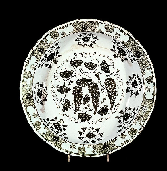 Dish, Isnik, early 16th century (earthenware)