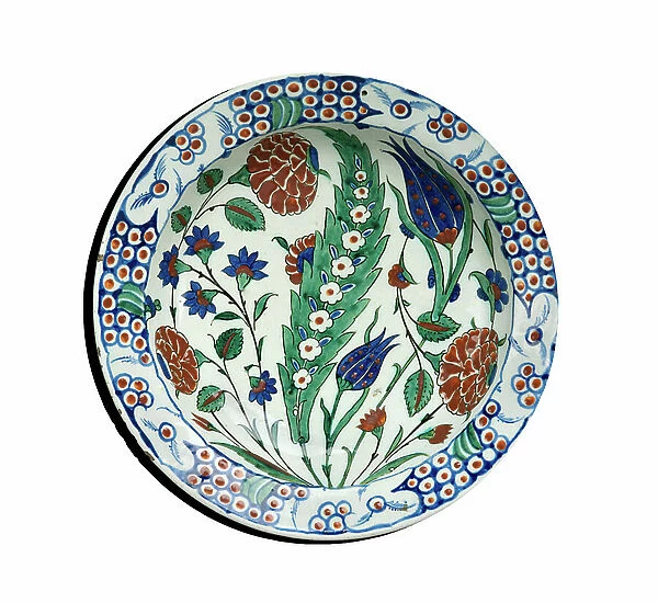Dish with leaf and flowers, 2nd half of the 16th century (fritware)