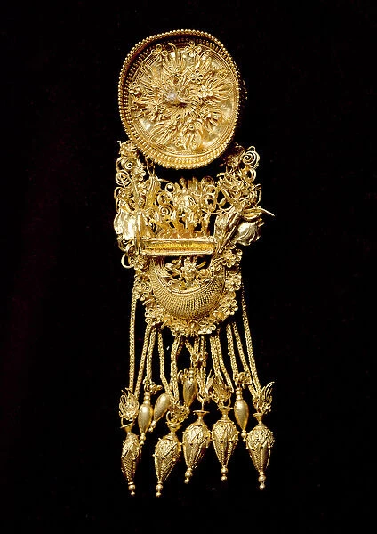 Earring, from Feodosian necropolis, the Crimea, 4th century BC (gold)