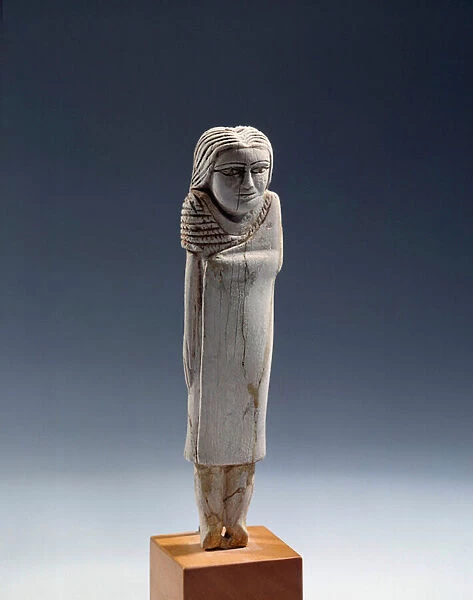Egyptian antiquite: feminine ivory statuette. Period thinitis (3100-2700 BC) Sun