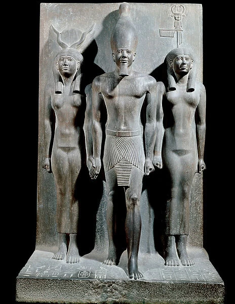 Egyptian antiquite: Mykerinos shale triad (Menkaoure). The pharaoh in the center is