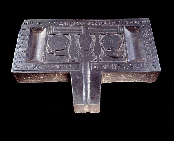 Egyptian antiquite: table of offerings in basalt of the chief of the court Horiraa
