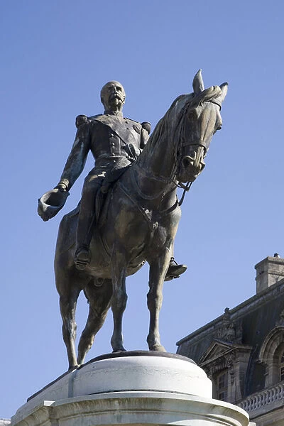 Equestrian statue of Henri d Orleans, Duke of Aumale (bronze)