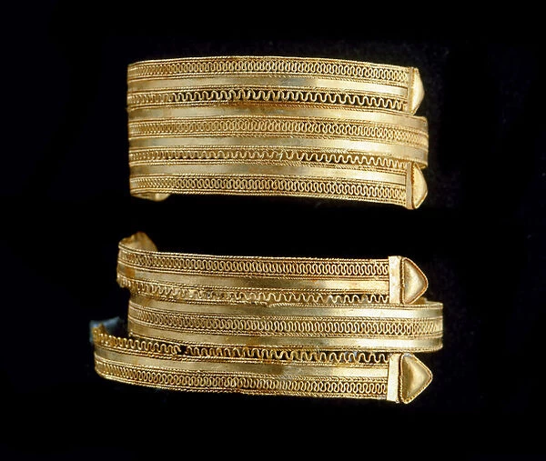 Etruscan art: armilles (bracelet) in gold. 700-675 BC. Coming from Marsiliana d
