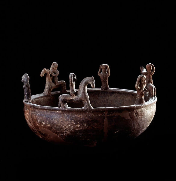 Etruscan civilization: decoree brown earth cup from Grosseto, Patigliano