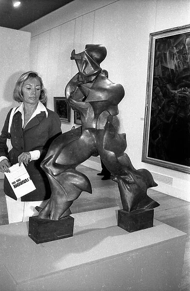 Exhibition Futurism (1909 1916) at the Museum of Modern Art dedicated to Italian Futurism. Here is a sculpture by Boccioni (Unique Forms in the Continuity of Space) (1913) on September 18, 1973 in Paris (b  /  w photo)